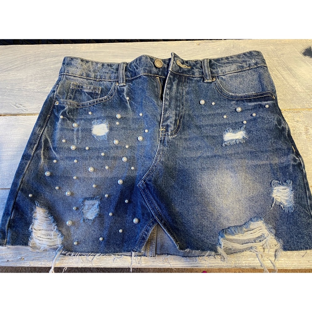 NWOT super cute skirt with pearls